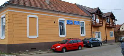 Hoţii s-au ales cu banii, Primăria cu paguba!