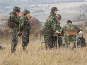 Moldovenii şi românii au lucrat cot la cot, cu bombele la Cincu