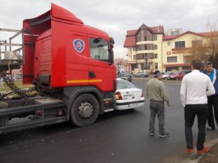 Oltenii au făcut poc în sensul giratoriu