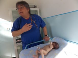 Unul din bebeluşii subnutriţi a fost externat
