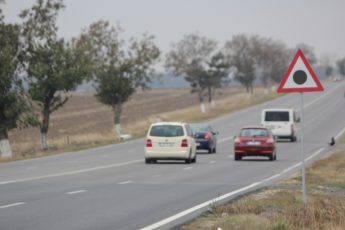 Indicatorul rutier cu punct negru va apărea şi în Ţara Făgăraşului