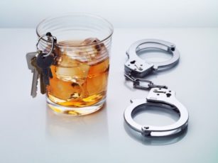 Făgărășean fără permis, arestat la domiciliu