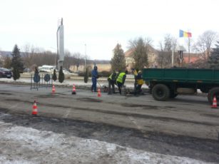 Se astupă gropile