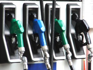 Benzina şi motorina se scumpesc din nou