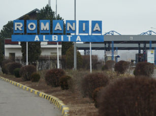 A patra zi fără paşaport spre Moldova