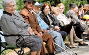 Jumătate dintre pensionari primesc mai puţin de 800 lei/lună