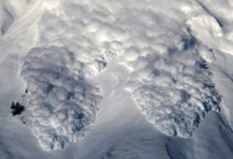 Cod roşu de avalanşă în Munţii Făgăraş