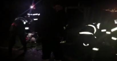 Pompierii au trecut prin apă şi foc