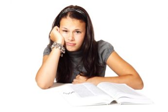 Astăzi încep probele scrise ale BAC-ul. Totul este filmat şi înregistrat, lucrările vor fi corectate în alte judeţe