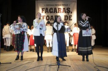 Festivalul portului popular