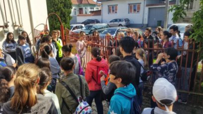Zeci de elevi au „invadat” studiourile Star FM și Super FM