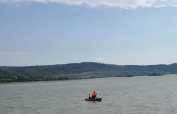 O femeie înecată în Olt, readusă la viață de salvatori