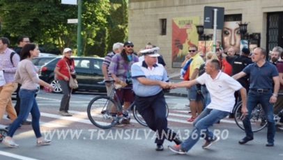 Anchetă internă la IPJ Brașov. Un polițist ar fi afirmat că trage în oameni dacă mai travesează strada