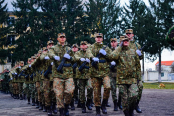 Atenție unde parcați! În Făgăraș se fac repetiții pentru paradă!