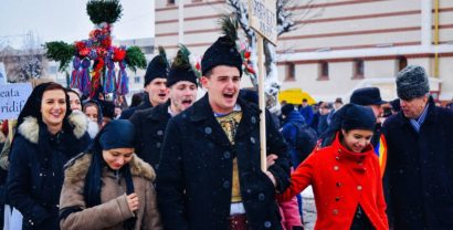 Cetașii au făcut spectacol pe străzile din Făgăraș | VIDEO