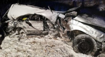 Autobuz cu 40 de persoane, accident cu un autoturism. Un șofer a decedat