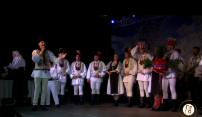 VIDEO | Junii Becleanului, invitați la un festival de obiceiuri de iarnă din județul Timiș