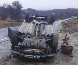 Autoturism răsturnat pe DN 1, în apropiere de Perșani