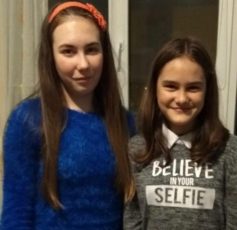 O mamă își caută copilele plecate de acasă. Fetele au dispărut aseară