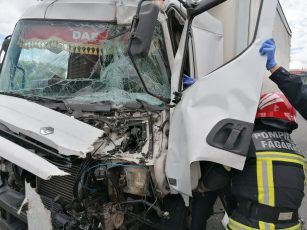 FOTO | Accident rutier cu victimă încarcerată, pe DN 1, la Mândra
