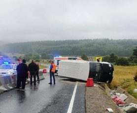 Microbuz răsturnat între Vlădeni și Perșani