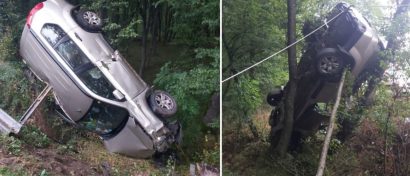 FOTO | A intrat cu mașina într-un cap de pod