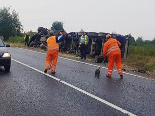 Doi morți și trei răniți în urma unui accident pe DN 1, la Scoreiu