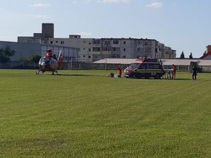 Turist rănit pe munte, transportat cu elicopterul SMURD în Orașul Victoria