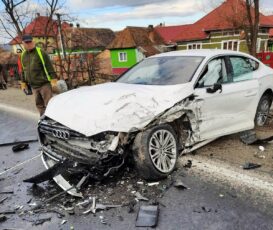 FOTO | Accident rutier în Porumbacu de Jos. Traficul este blocat