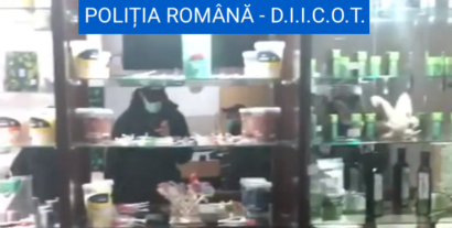 11 persoane, cercetate pentru că vindeau droguri în acadele, prăjituri sau băuturi energizante (VIDEO)