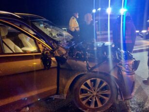 Un utilaj de deszăpezire și un autoturism s-au ciocnit pe DN 1