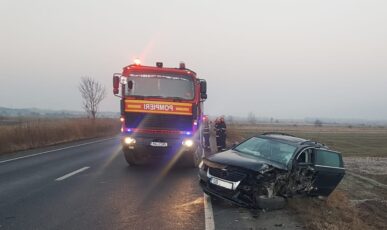 Accident frontal între un TIR și un autoturism. Unul dintre șoferi a ajuns la spital