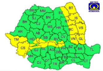 Ploi și intensificări ale vântului, până marți