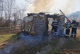 Incendiu în Șinca Nouă. O persoană și-a pierdut viața