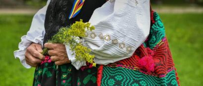 Iia Călătoare sărbătorește cămașa românească în natură