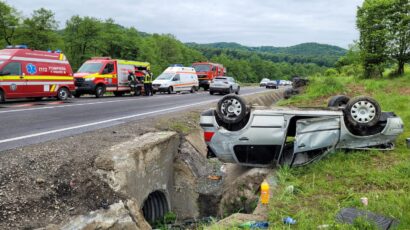 Mașină răsturnată, la Perșani