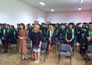 85 de asistenți medicali au absolvit cursurile de specialitate, în Făgăraș