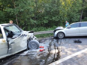 DRDP Braşov caută o firmă care să ridice maşinile avariate de pe drumurile din județ