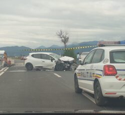 O victimă și trei mașini lovite într-un accident, la Codlea