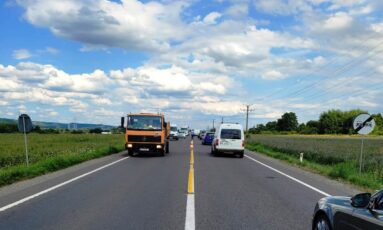 FOTO! Au fost montate separatoare de sens pe DN 1, între Beclean și Dridif