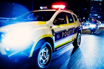 Un tânăr din Victoria s-a îmbătat, a furat mașina tatălui său și a intrat într-un camion