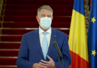 Vacanță pentru elevi, purtarea măștii peste tot și restricții pentru nevaccinați