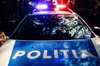 Un bărbat din Recea și-a amenințat tatăl cu moartea și i-a distrus casa