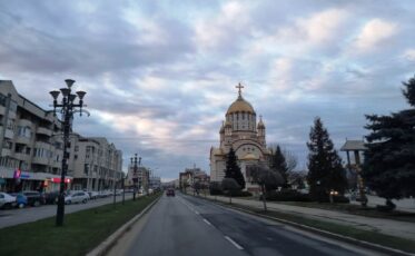 Mașină furată din fața blocului, în centrul Făgărașului