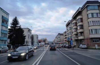 Începe asfaltarea tronsonului DN1 care traversează Făgărașul. Restricții în trafic, timp de două zile