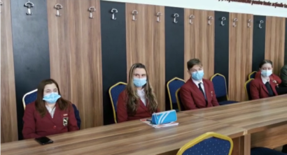 Burse de excelență pentru patru elevi ai Colegiului Radu Negru