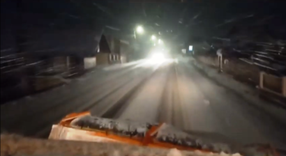 Peste 200 de utilaje au deszăpezit drumurile noaptea trecută