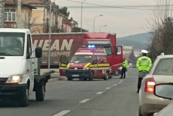 Biciclist acroșat de un TIR. Șoferul rămâne fără permis