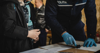 Furt de 50.000 lei din Șercaia. Doi bărbați din Brăila au fost reținuți