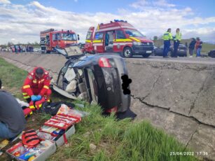 Doi șoferi, victime ale unui accident rutier la Ucea